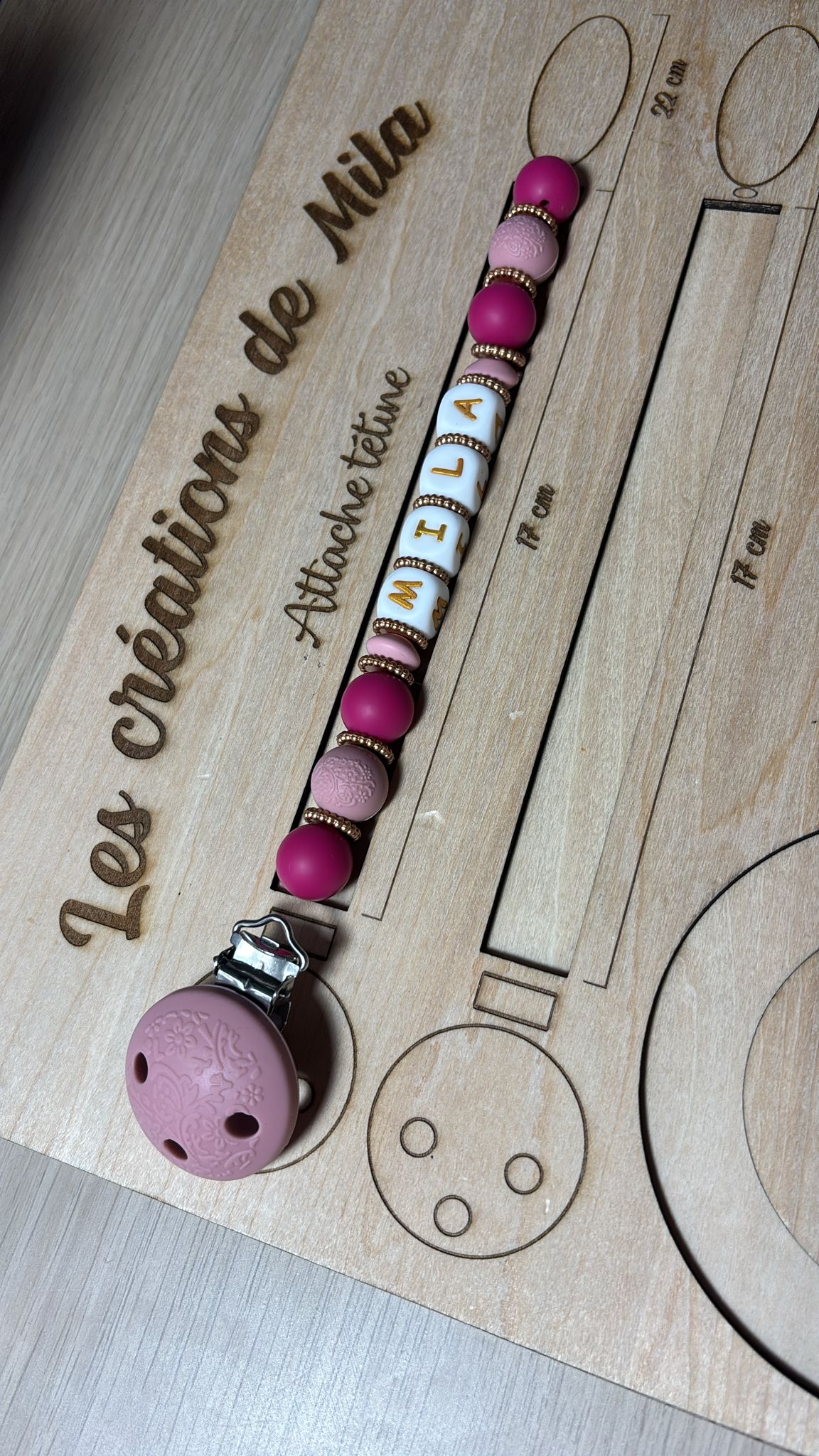 Attache tétine simple